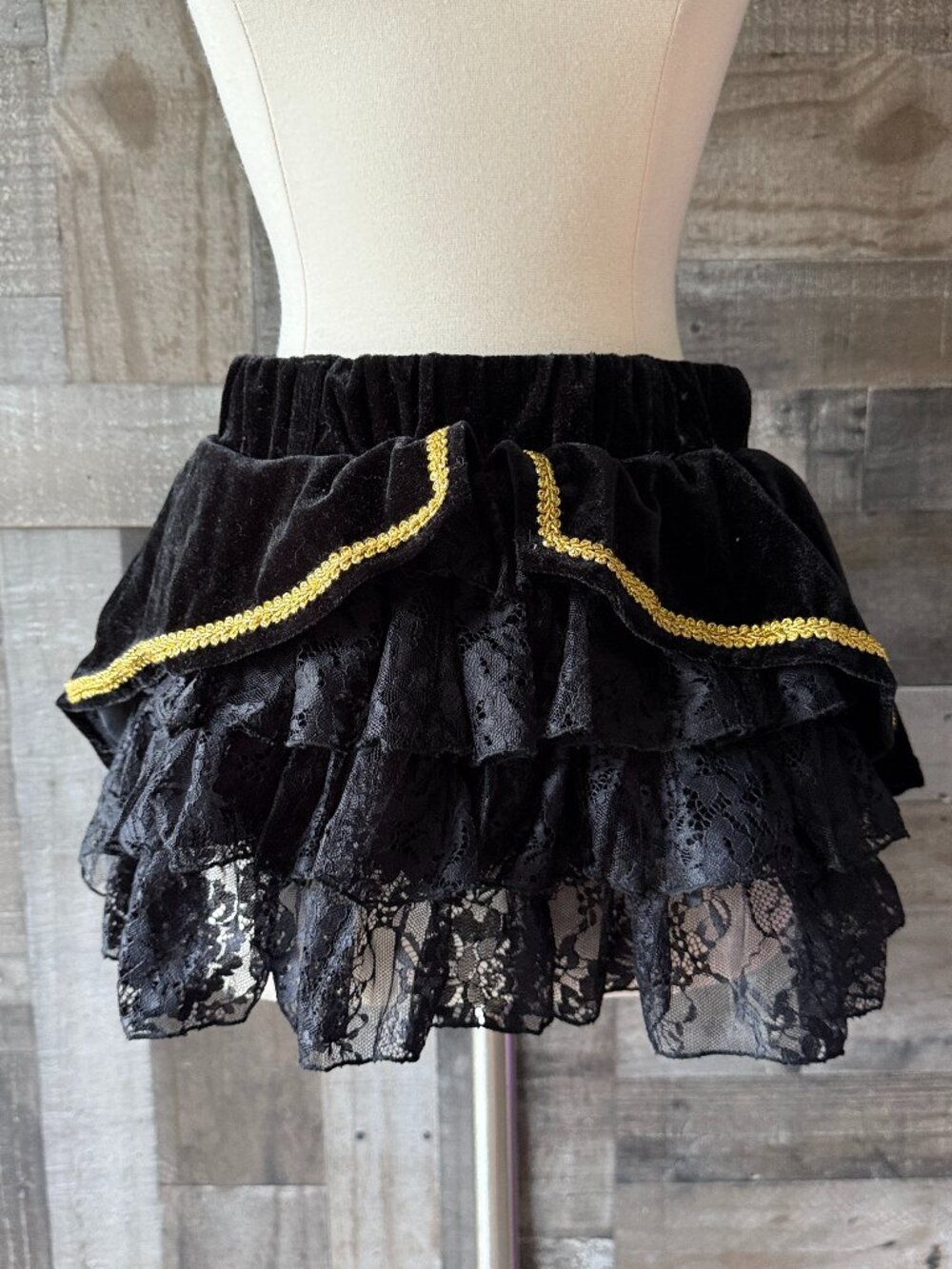 Trickz 'N Treatz black velvet lace skirt small Haloween costume pirate cosplay